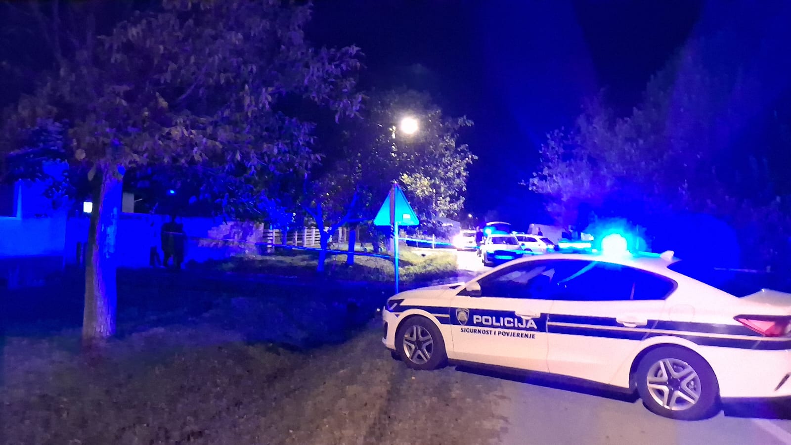 Vozilom se zabio u automobil žrtve pa potom u nju ispalio više hitaca