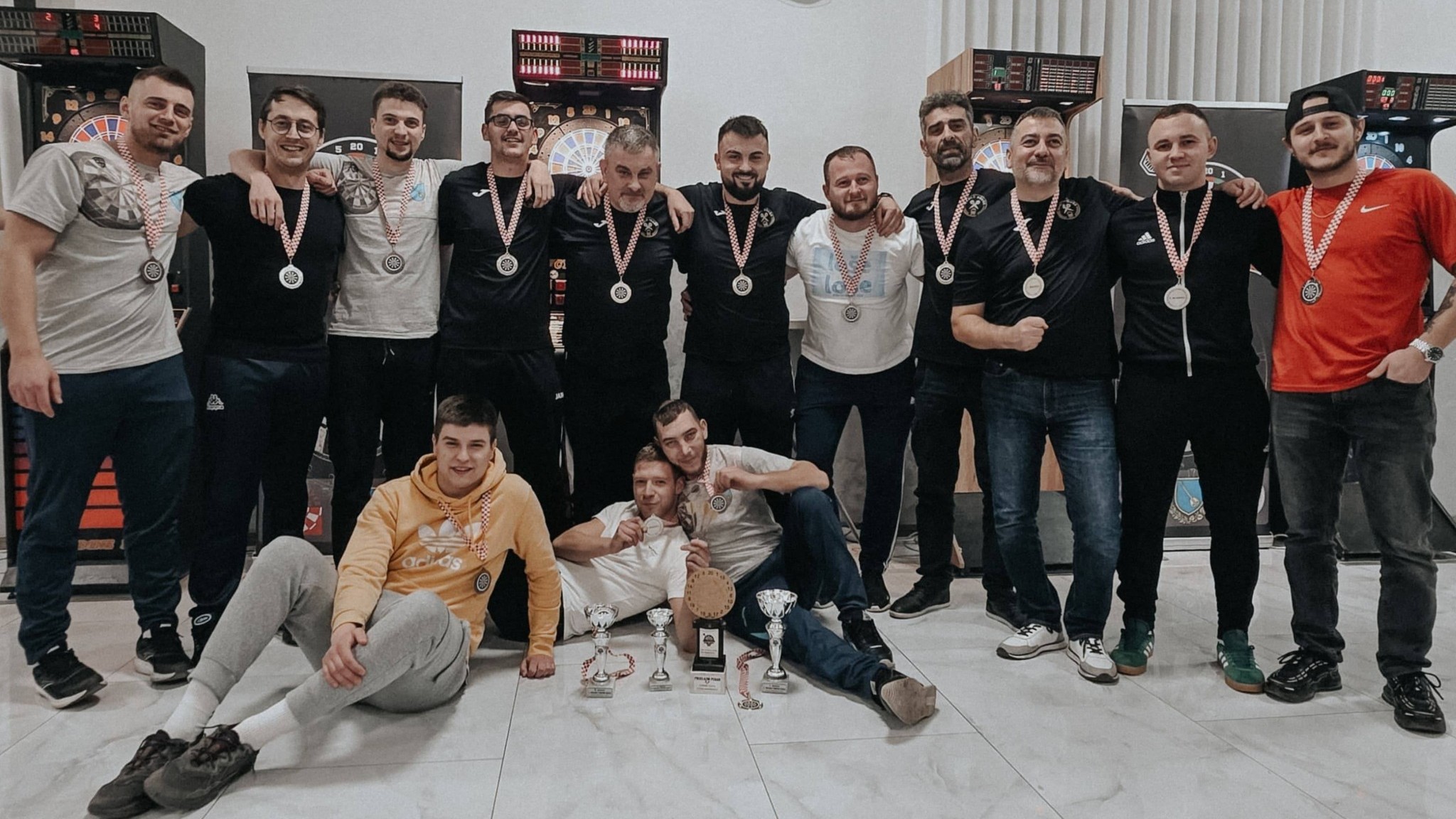 Pogađaju ravno u centar. Ne samo strelicama. 