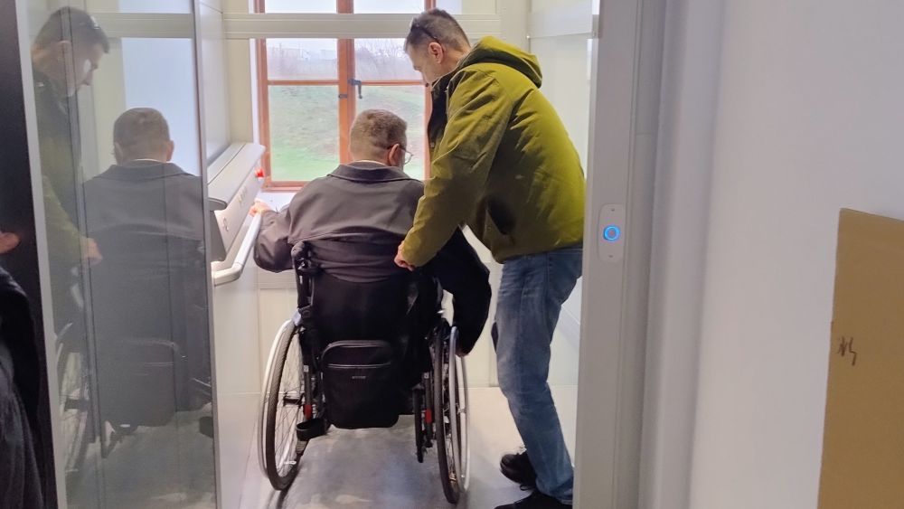 Evo tko je i na čiji trošak uklonio kvarove na podiznoj platformi u Gradskoj upravi