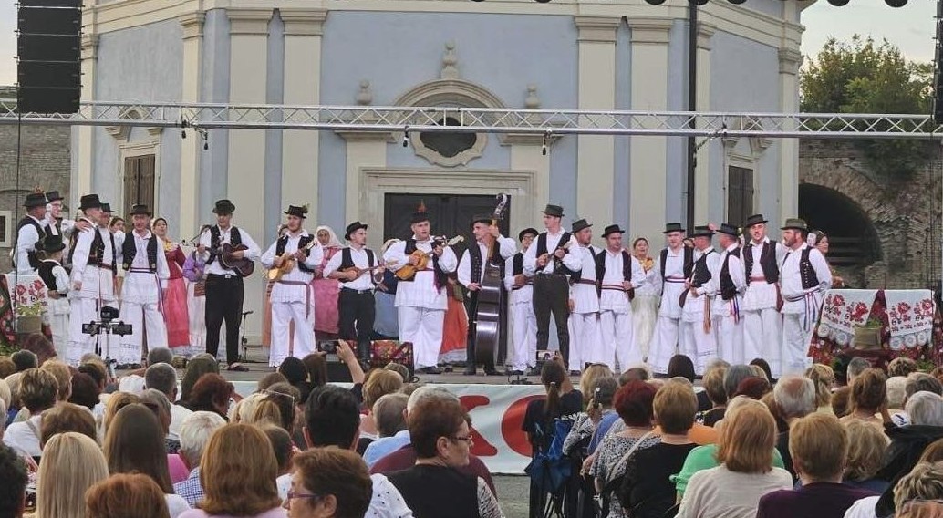 Uz folklorne skupine ove godine očekuju nas i nastupi Lola, Huljića, Rozge...